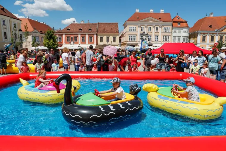 Gyerekek a Győrkőcfesztivál egyik programján